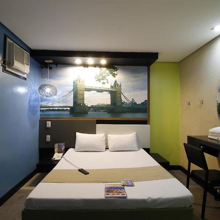 Hotel Dreamworld Araneta Cubao Bagian luar foto