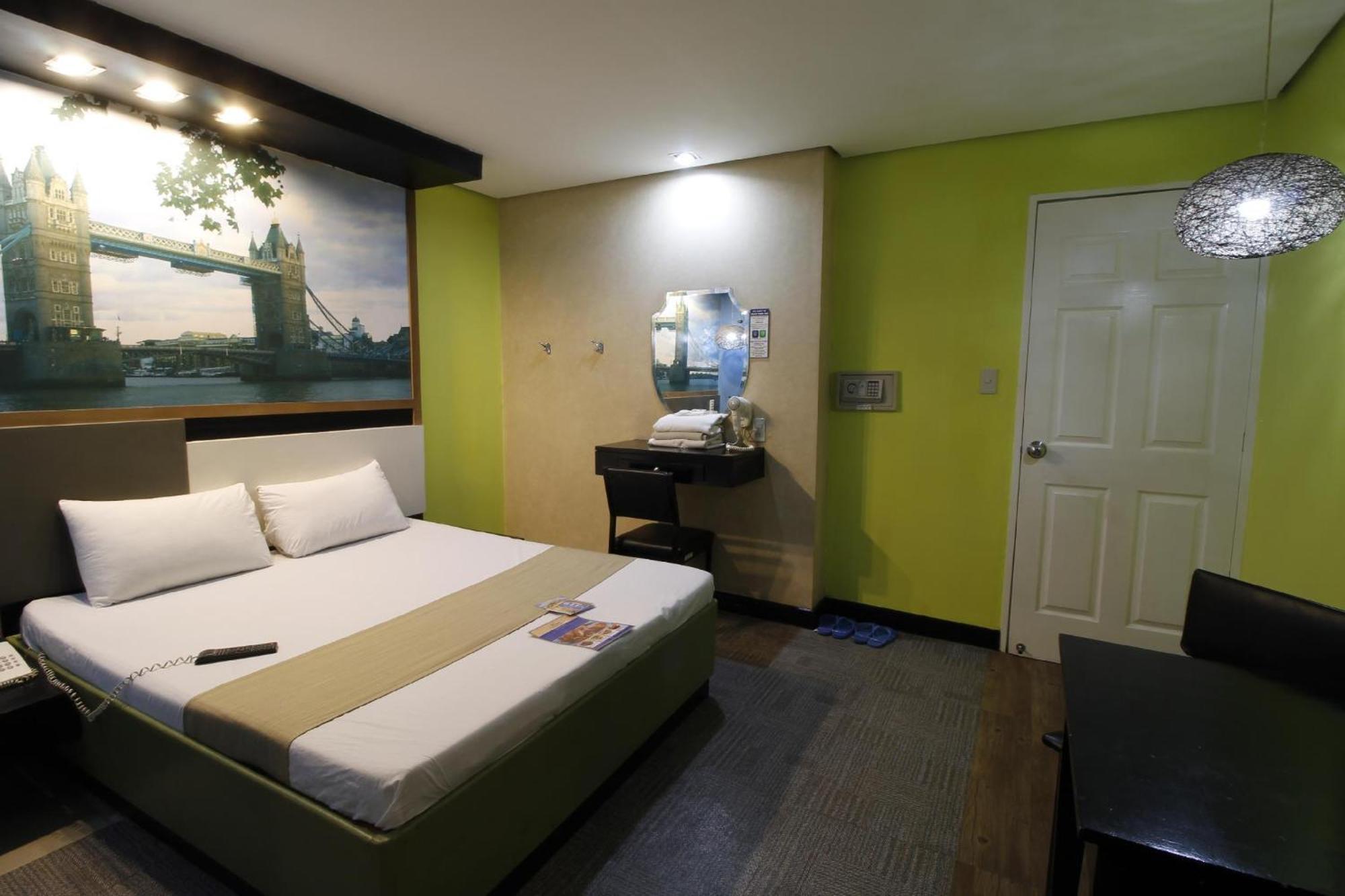 Hotel Dreamworld Araneta Cubao Bagian luar foto
