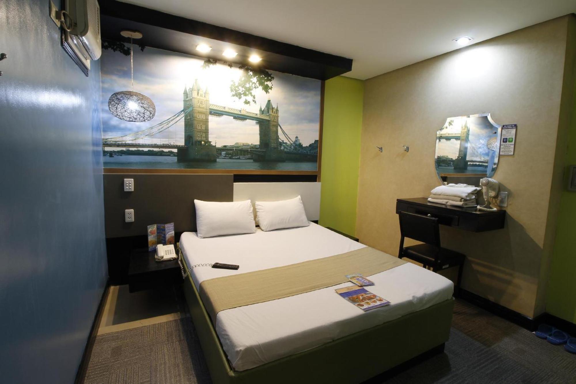 Hotel Dreamworld Araneta Cubao Bagian luar foto