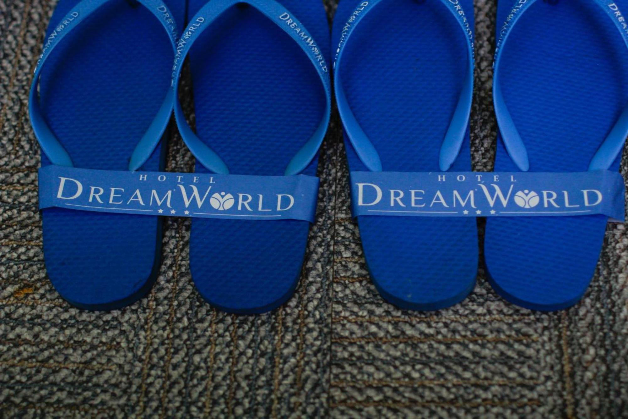 Hotel Dreamworld Araneta Cubao Bagian luar foto
