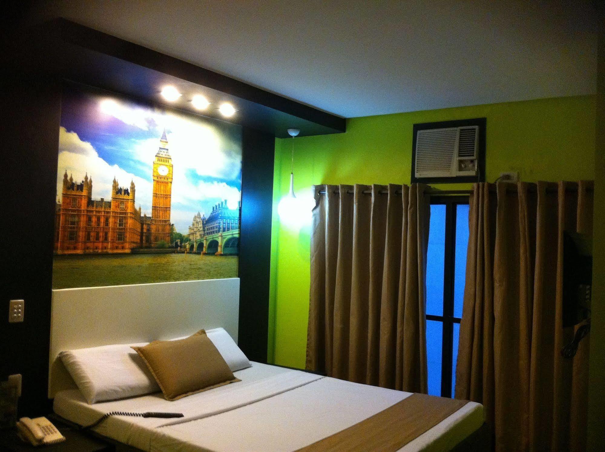 Hotel Dreamworld Araneta Cubao Bagian luar foto
