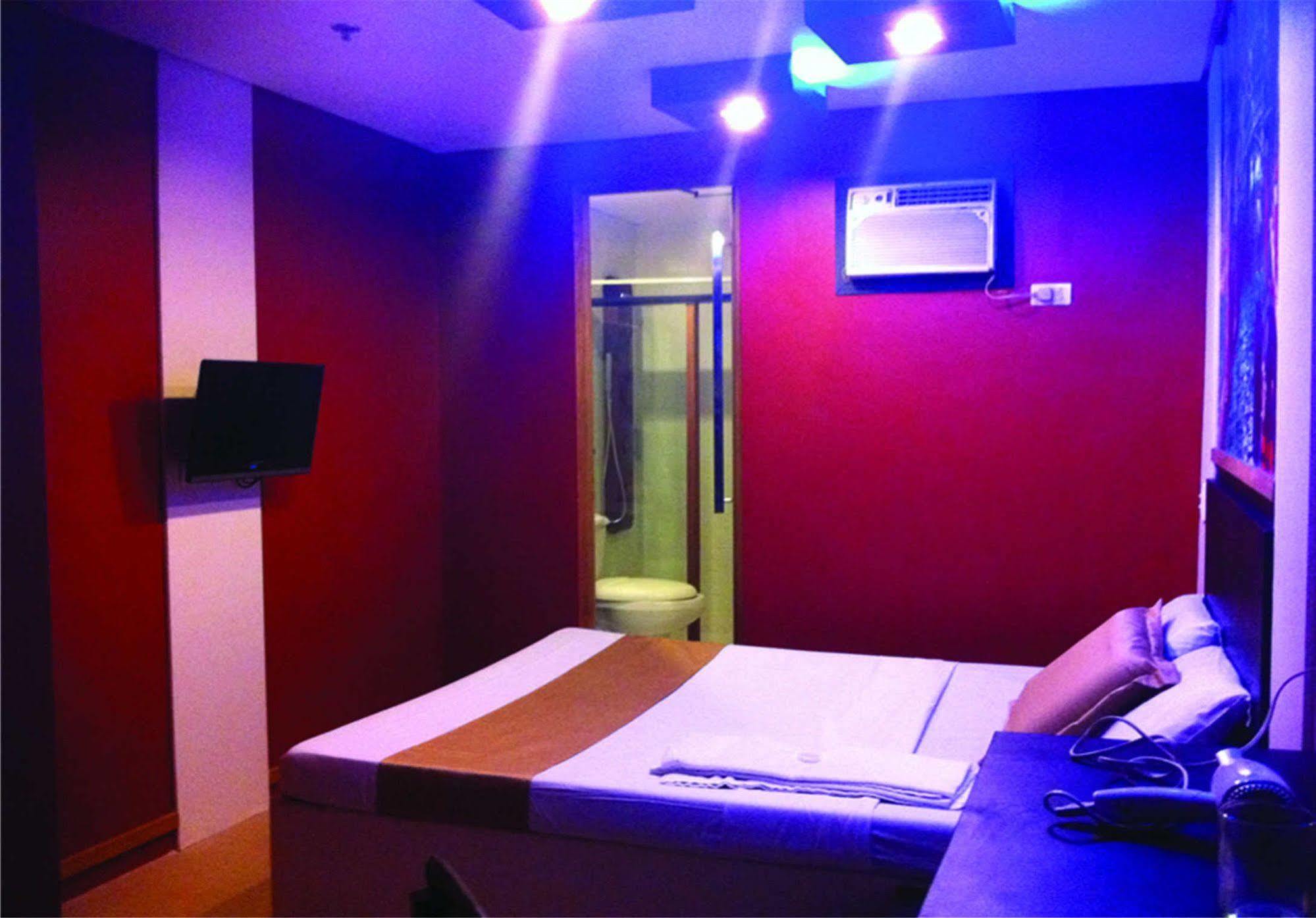 Hotel Dreamworld Araneta Cubao Bagian luar foto