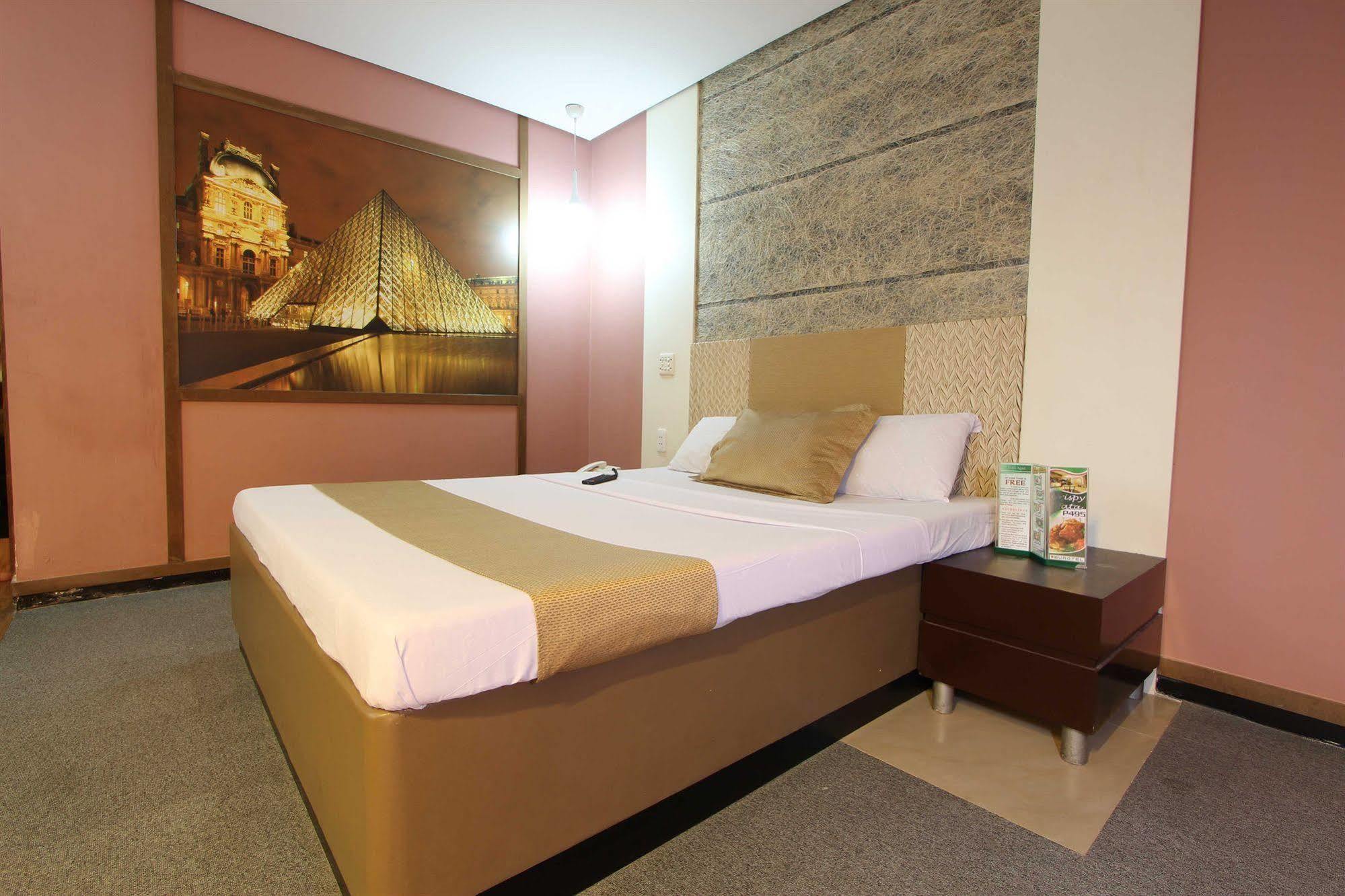 Hotel Dreamworld Araneta Cubao Bagian luar foto