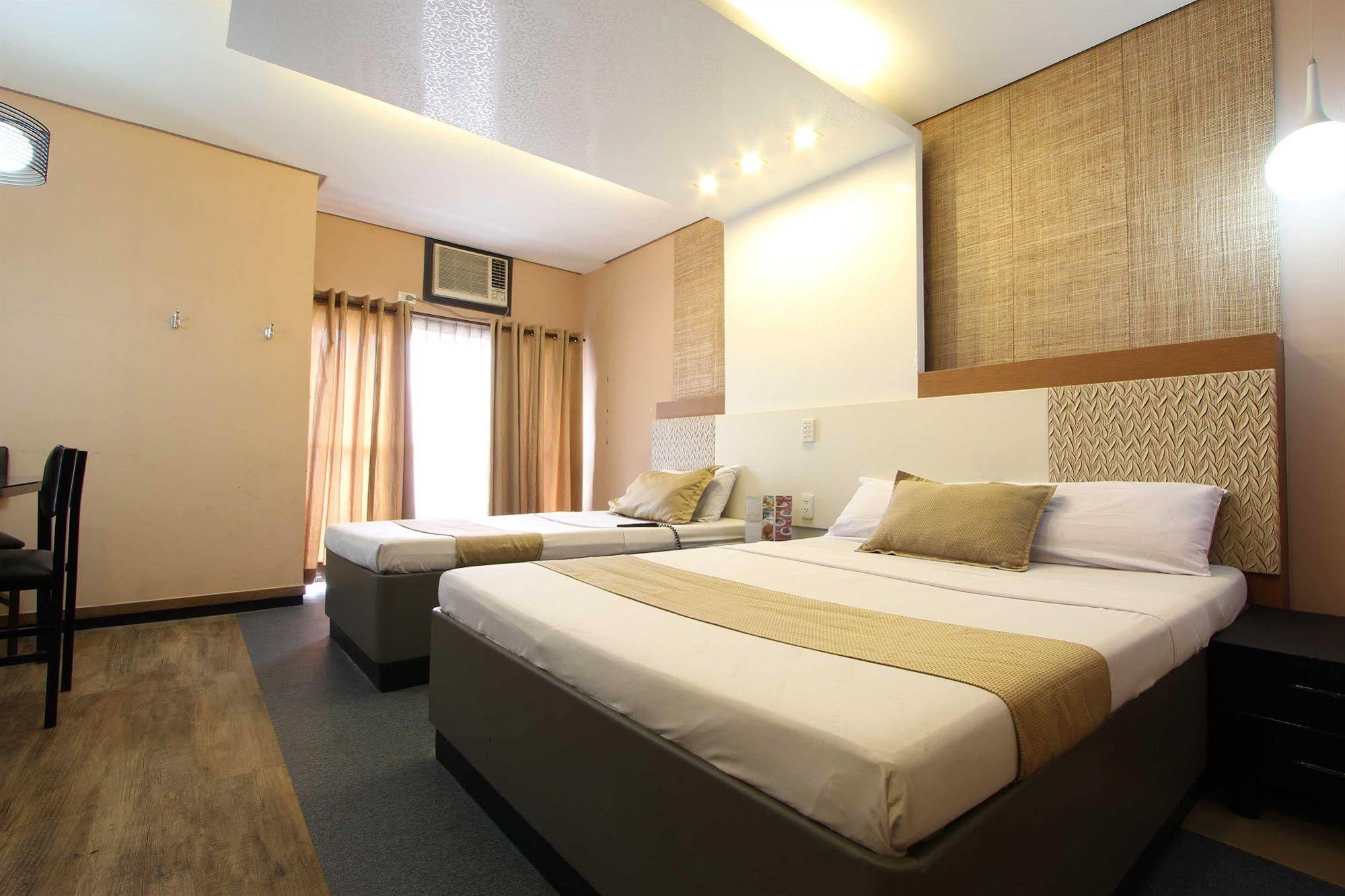 Hotel Dreamworld Araneta Cubao Bagian luar foto