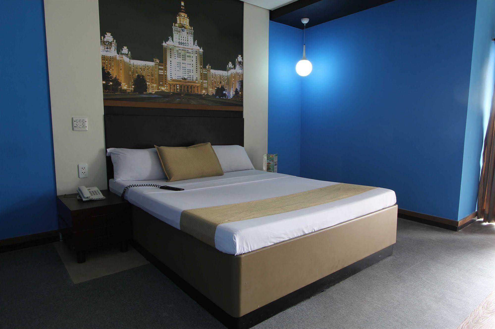 Hotel Dreamworld Araneta Cubao Bagian luar foto