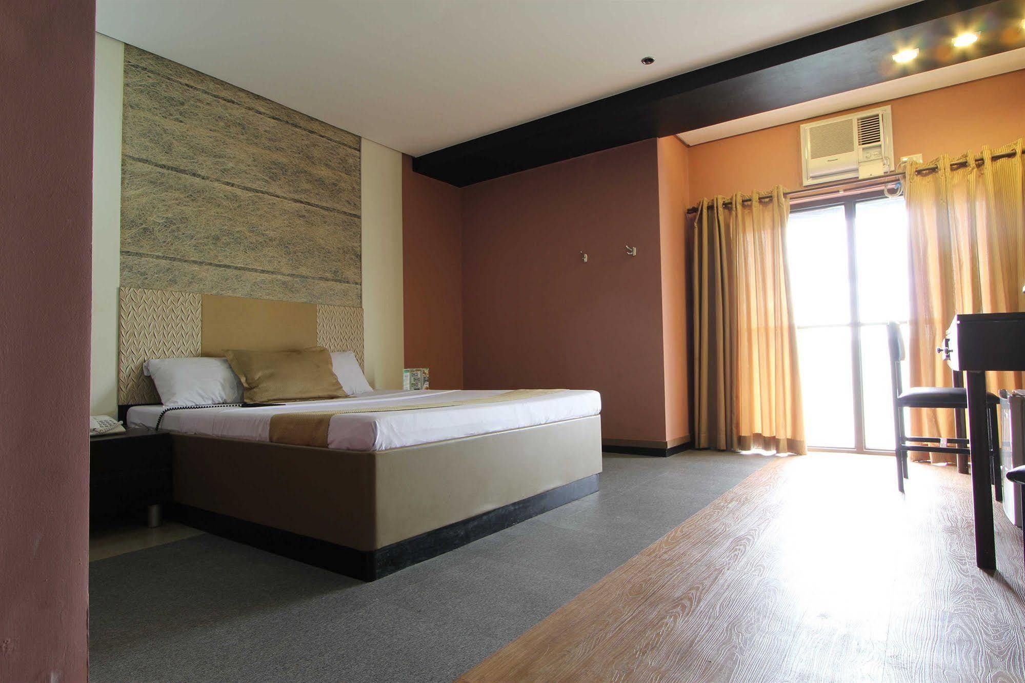 Hotel Dreamworld Araneta Cubao Bagian luar foto