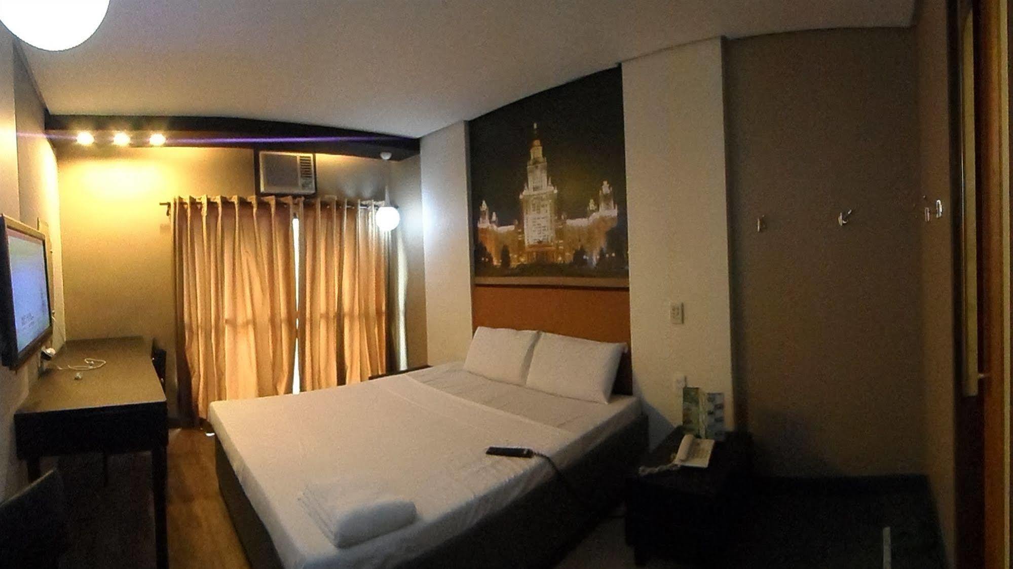 Hotel Dreamworld Araneta Cubao Bagian luar foto